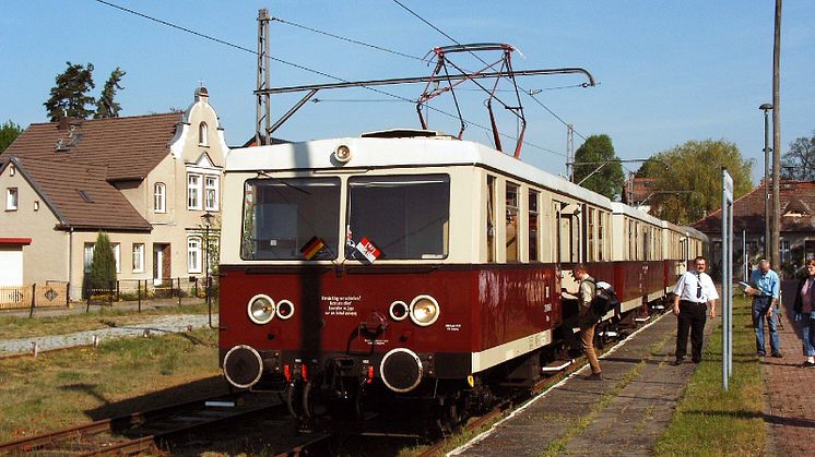 Die Buckower Kleinbahn ist noch bis zum 7. Oktober 2018 an Wochenenden auf der Strecke zwischen Müncheberg und Buckow unterwegs. Foto: Andreas Hauschild
