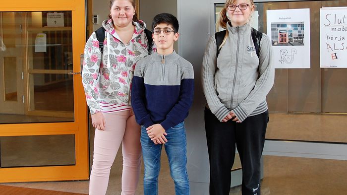 Bild: Skövde kommun. Lisa Fredh, Cherbil Bahnan och Robin Frisen ser fram emot att ha lektioner på lördag för att visa yngre elever hur det är att gå i sjuan på Rydskolan. 