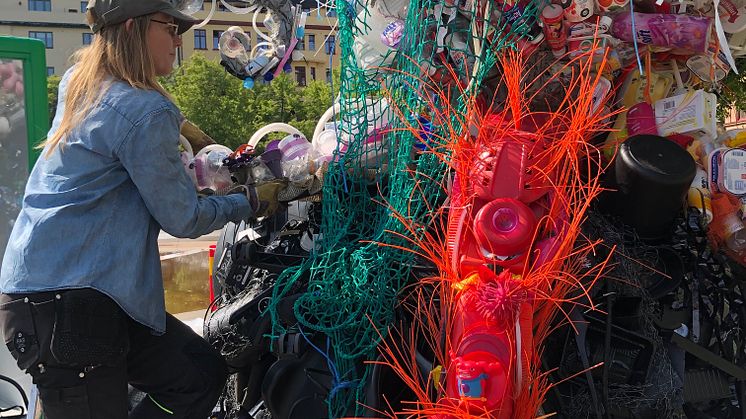 Plastmonstret intar Järntorget