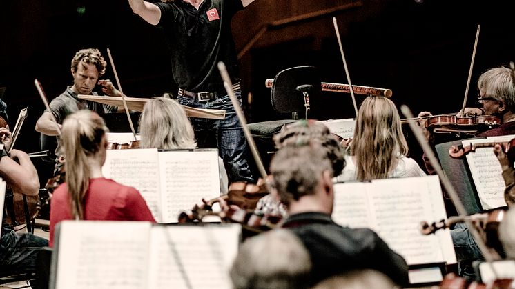Santtu Rouvali_conducting25_fotoMarcoBorggreve