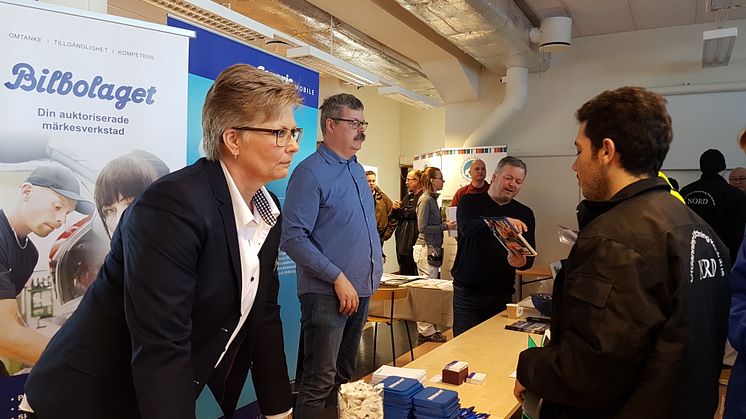 Birgitta Persson som representerade Bilbolaget i Luleå fick med sig intressanta CV:n till sina  lediga tjänster.