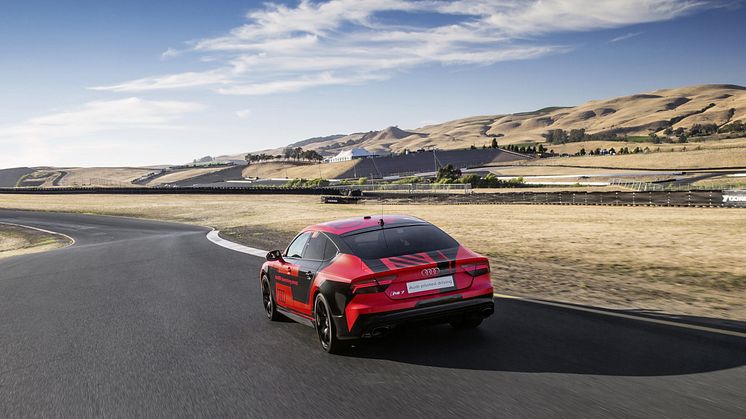 Audi RS 7 piloted driving concept (2015 Robby) top