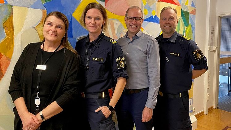 Ronneby kommuns trygghetssamordnare Bibbi Rönnlund tillsammans med kommunpolisen Anna Johansson, ordförande i lokala BRÅ Kenneth Michaelsson och lokalpolisområdeschef Richard Hagvärn