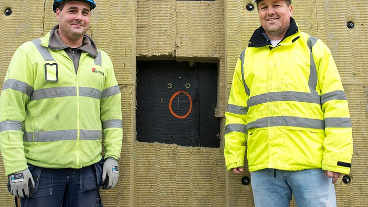 Formann Henrik Larsson fra Noveta og distriktssjef Morten Rønningen fra AS ROCKWOOL