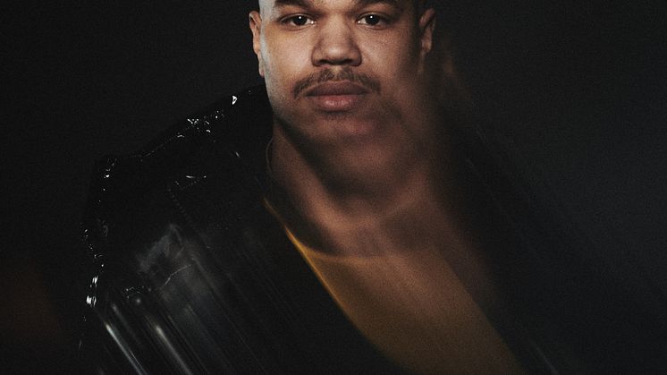 Lamin har catchy omkvæd og stilsikre flows  Kaskader af slentrende rim, vokaleffekter og R&B-riffs rammer Lille VEGA, når Lamin udfolder sine sprøde hiphop-bangers.