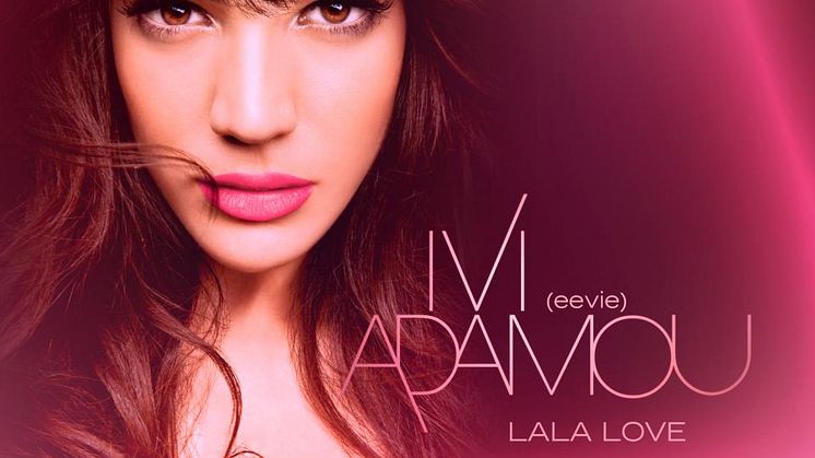 Sverigeaktuella Ivi Adamou etta på DigiListan med "La La Love"