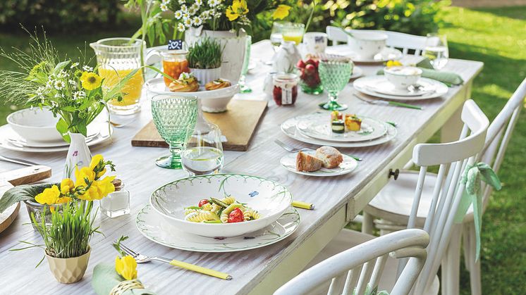 Les perce-neige et les papillons souhaitent la bienvenue au printemps - Colourful Spring : une vaisselle printanière au décor en filigrane
