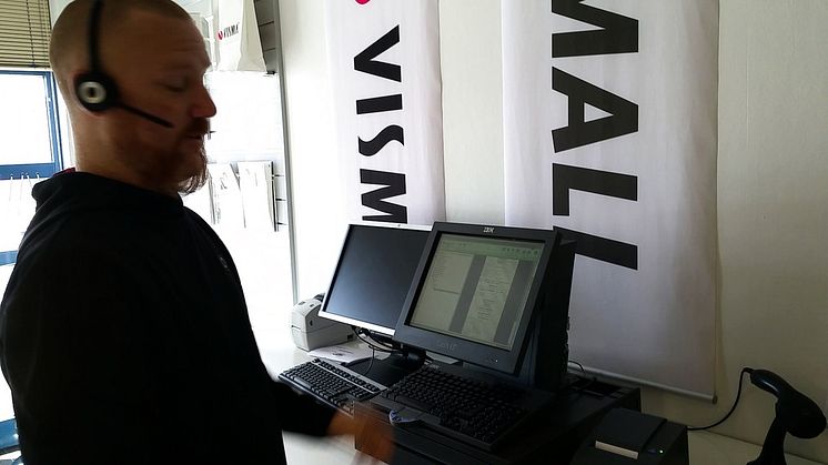 Christian kan...sätta i kvittorullen åt rätt håll.