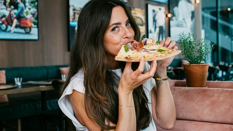 lo_vanessa_mai_eating_pizza-7027.jpg
