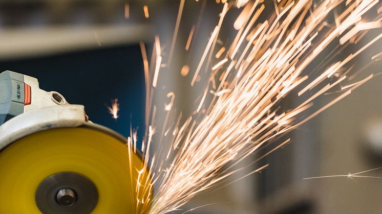Norton RazorStar_FBR_App image_pipe grinding_close up_256419