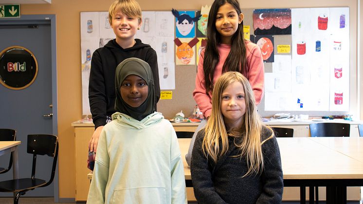 Representanter från barnens jury 2023. Översta raden f.v. Caspian Andersson åk 4, Darya Mohammed åk 4. Nedersta raden f.v. Nayrus Hussein åk 4, Ebba Larsson, åk 2. Foto: OpenArt 