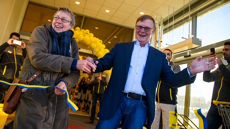 Bengt-Olov Forssell klipper band med första kund i kö i Uppsala Gränby