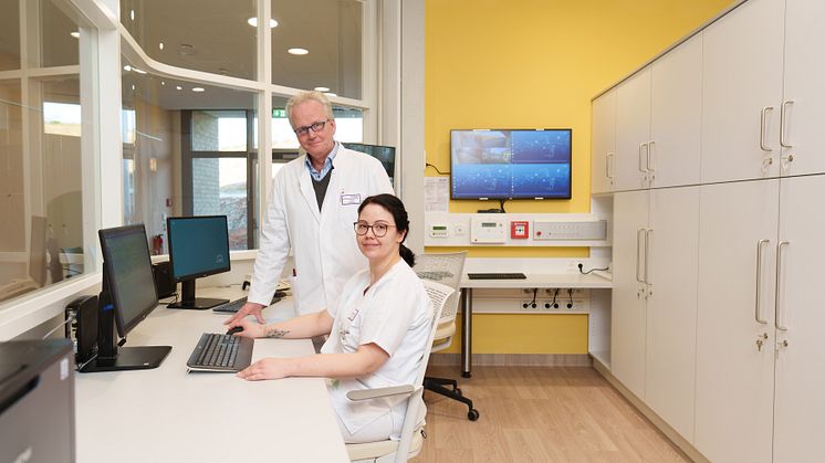 Oberarzt Franz Lutz mit Pflegefachkraft Sabrina Schiller auf der neuen Station 1a der Hephata-Klinik.