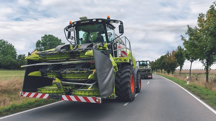The Large Vehicle Alert System is the first road safety system that gives the drivers of network-connected cars and trucks warning of the presence of agricultural vehicles on the road ahead. Photo: CLAAS