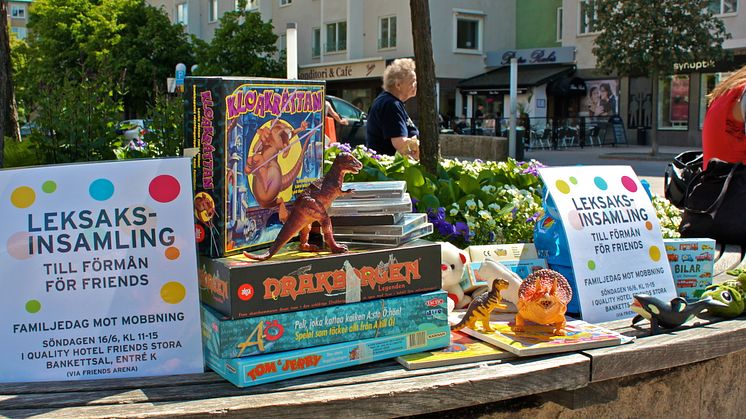 Leksaksinsamling i Solna den 8 juni 2013