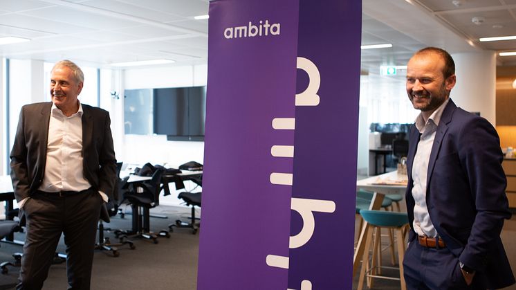 Stig W. Seljeseth, CEO i Ambita og Nicolay Moulin, CEO i Sikri offentliggjør eierskiftet