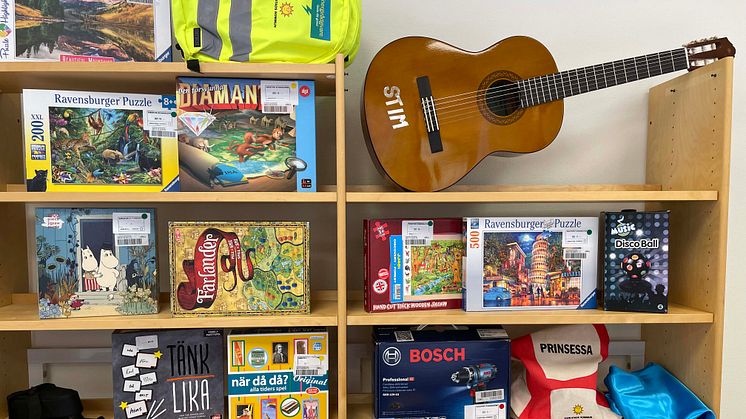 Låna spel, musikinstrument och verktyg på stadsbiblioteket