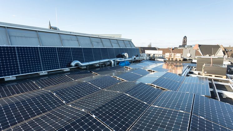 Sanierungspreis 16 Flachdach: Sanierung eines Geschäftshauses zu einem Energieplushaus in Bottrop