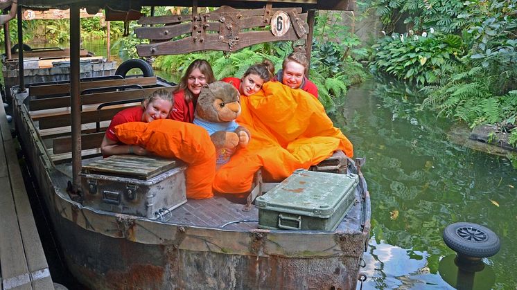 Volunteers und Murmeltier Mandy zu Besuch im Gondwanaland im Zoo Leipzig
