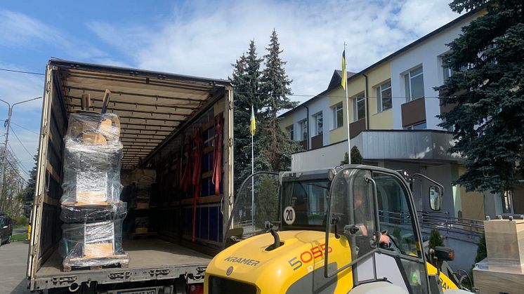 ACE Logistics_Dachser Finland_Unloading aid cargo_Bucha_Ukraine (1)