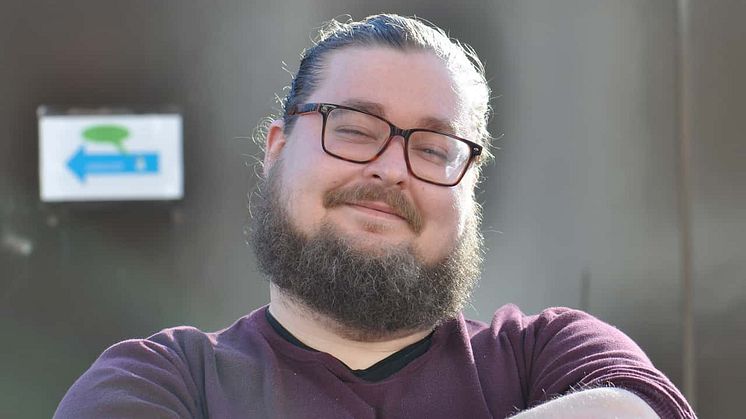 På bilden: Otto Larsson, drogpolitisk talesperson och EU-kandidat för Piratpartiet.