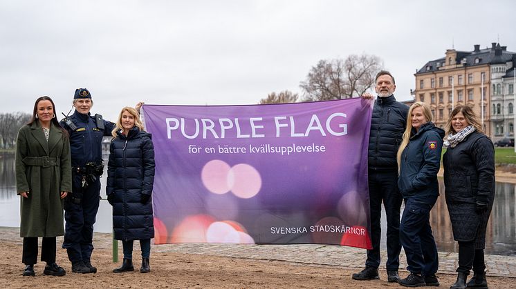 Karlstad har just omcertifierats enligt Purple Flag. Från vänster: Linda Larsson, Ida Hasselroth, Åsa Nilsson, Patrik Norling, Frida Lejon, Lotta Wiandt.