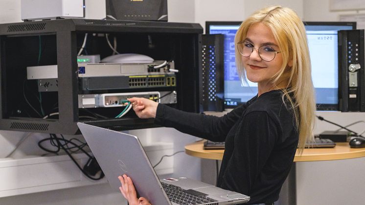 IT-tekniker elev tjej.jpg