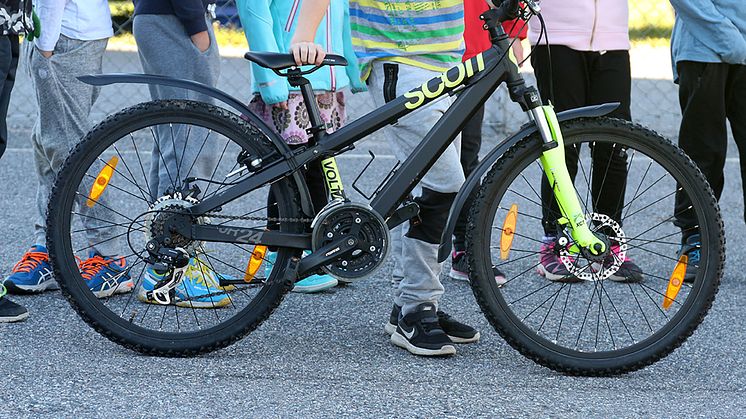 Gång- och cykelvägen är efterlängtad och byggs för att säkra barnens väg till skolan. Foto: Helene Markström