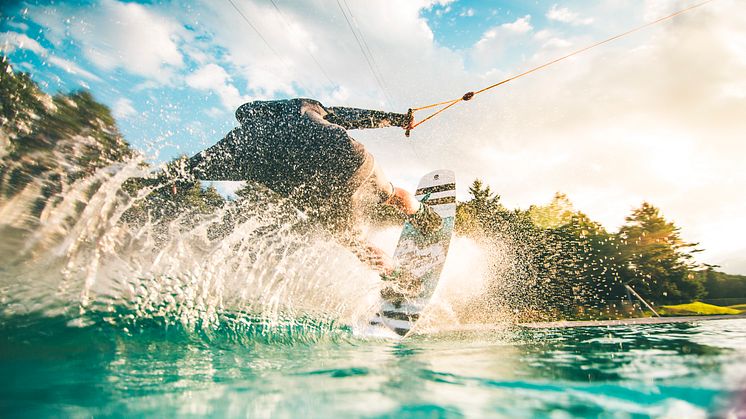 Am Wulfener Hals auf Fehmarn hat eine neue Wakeboard-Anlage eröffnet © Wakepark Fehmarn_Mads Wollesen