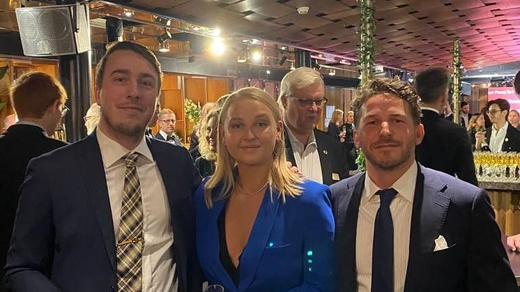 Här firar Simon Cederqvist, Sara Josefine Grahn & Erik Runestam 