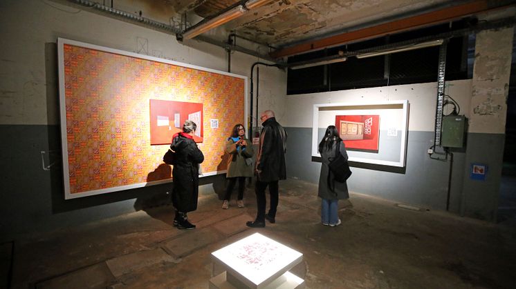 Blick in die Ausstellung „DIMENSIONS. Digital Art since 1859“ 