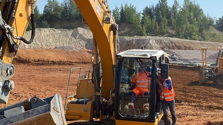 Leica Geosystems lancerer ny semi-automatisk gravemaskinefunktionalitet til 3D-maskinstyringsløsning