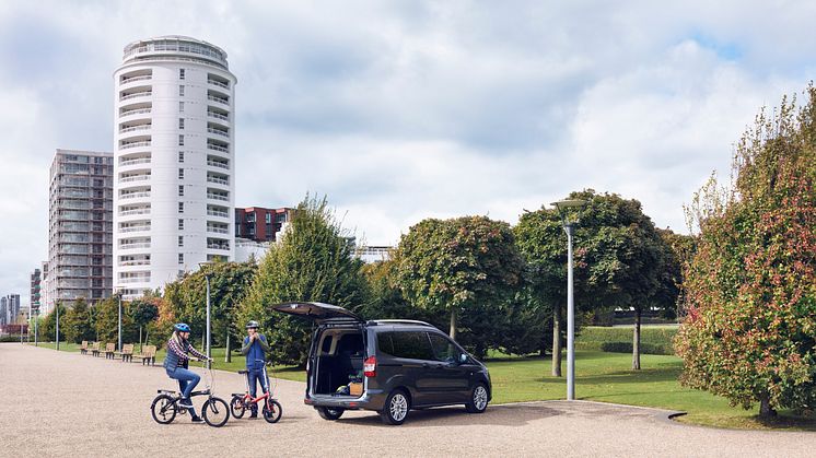 2017FordTourneoCourier_08
