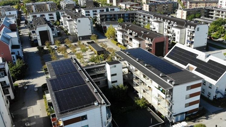 bemt AB hjälper Riksbyggen med klimatomställning till förnybar energi i deras fastigheter.