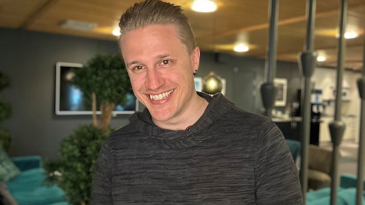 ﻿- Det känns fantastiskt att få vara med och utveckla mjukvara inom välfärdsteknik som direkt bidrar till en bättre och mer gynnsam framtid för våra nuvarande och framtida generationer, säger Åkerlund. 