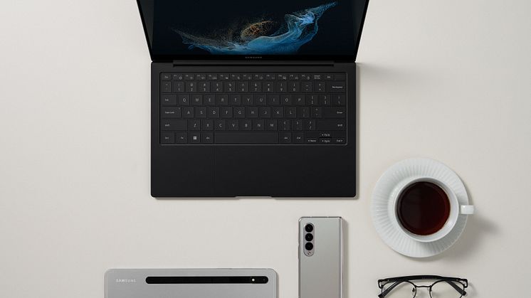 2-502_Galaxy_Book2_Pro_13_Graphite_Galaxy_ZFold_5G_Phantom_Silver_Galaxy_Tab_S8_Silver_eco_HI.jpg