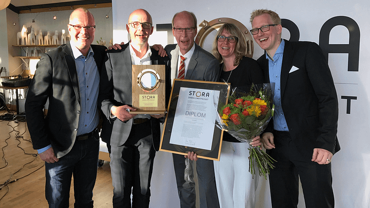 Glada miner hos Lindab efter prisutdelningen. Från vänster: Mats Ryd, Bengt Andersson, Ola Berg, Malin Jönsson, Magnus Jacobsson