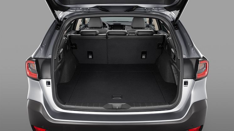21OUTBACK_Trunk_seats_up