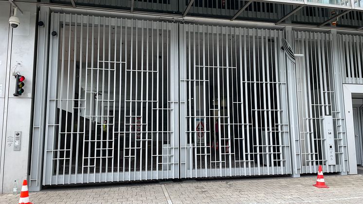 Kategorie Türen, Tore, Zäune: Das Gewinnerobjekt besticht durch die gelungene Erfüllung der hohen sicherheitstechnischen Anforderungen und die Komplexität der Anlage. 