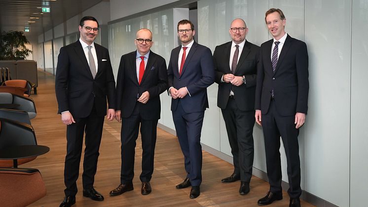 v.l.n.r. Alexander Müller, Dr. Hanno Kühn, Felix Cloos, Mirko Engels (alle apoBank), Alexander Chamier, apoAsset