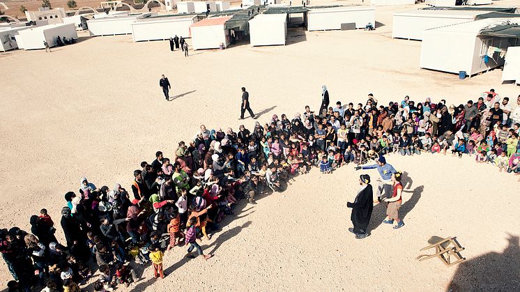Foto av Alex Hinchcliffe, från en Clowner utan Gränser-föreställning i ett flyktingläger i Jordanien