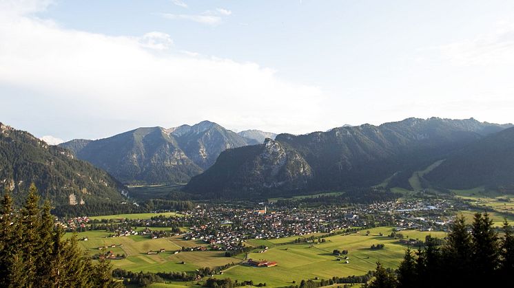 Oberammergau: Aussicht vom Aufacker über das Tal, Deutsche Alpenstraße
