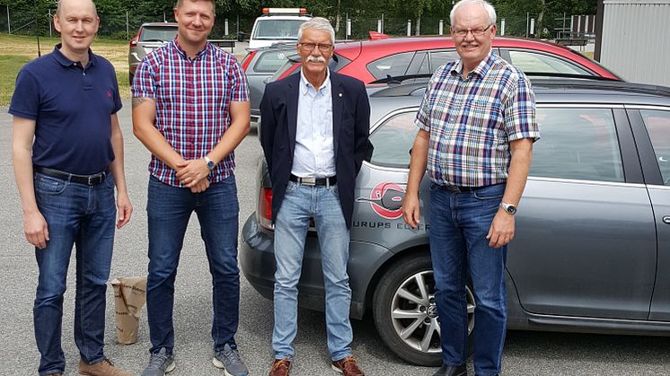 På bilden från vänster: Jörgen Grahm, Avdelningschef i Tomelilla, ONE Nordic, Stefan Möller, VD Skurups Elverk, Ulf Östrand, Styrelseordförande Skurups Elverk och Anders Göransson, projektsamordnare, ONE Nordic.