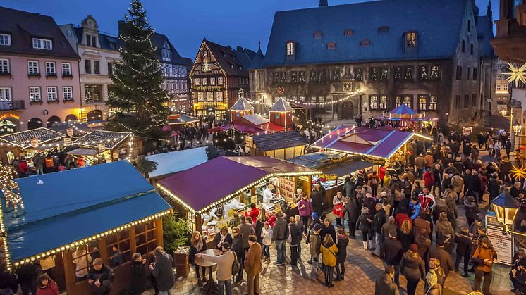 Quedlinburgs markedsplads rammer julemarkedet ind