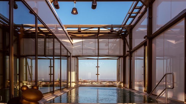 Clarion-Hotel-Helsinki-swimming-pool