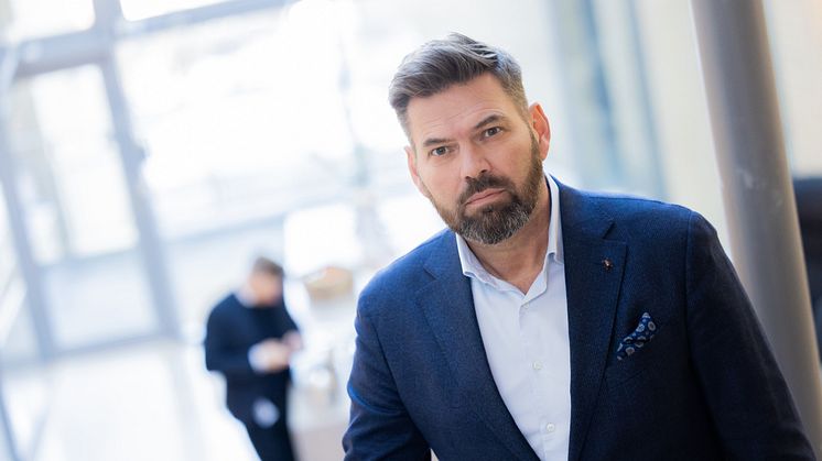 TØFFE TIDER: - Det er mørke skyer i horisonten for norske bedrifter, sier Steinar Nielsen, administrerende direktør i Intrum Norge.