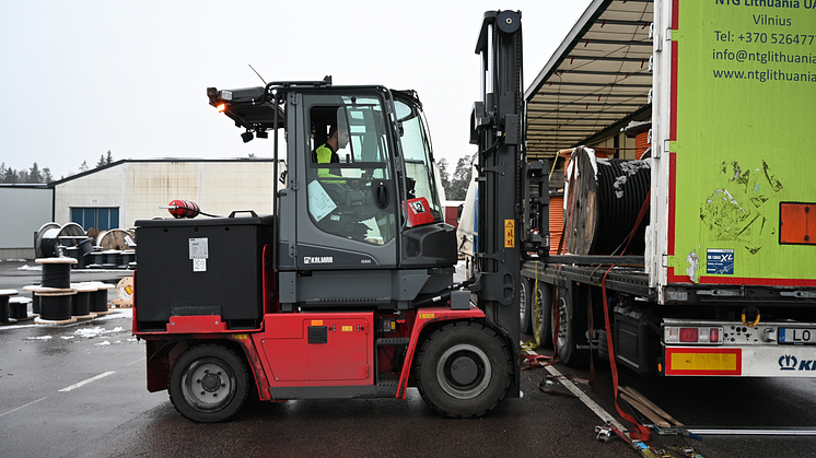 Snart kommer det synas fler eltruckar vid Nexans anläggning i Grimsås. Företaget byter succesivt ut alla bränsledrivna fordon till batteridrivna. Men först byter man till fossilfritt drivmedel.