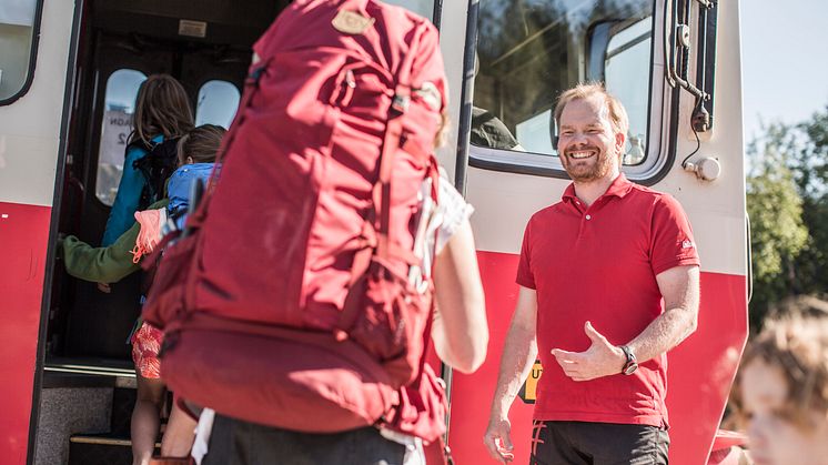 Inlandsbanekortet, tågluffarkortet som ger två veckors resande längs Inlandsbanan, har ökat med tio procent. Foto: Håkan Wike.