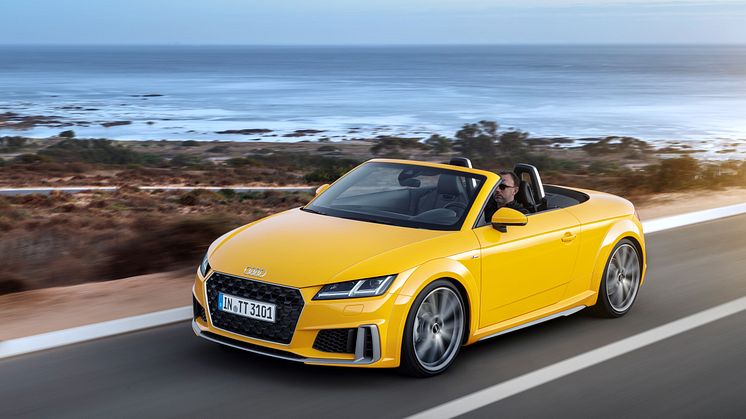 Audi TT Roadster S-line (vegasgul) dynamisk skråt forfra