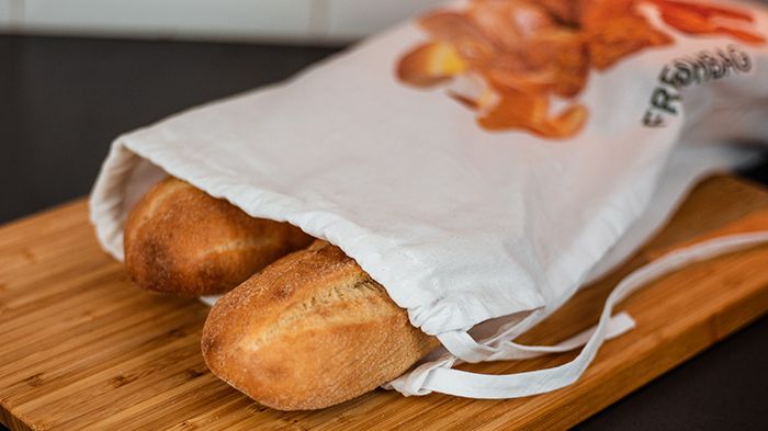 Brödpåsen håller brödet färskt länge!